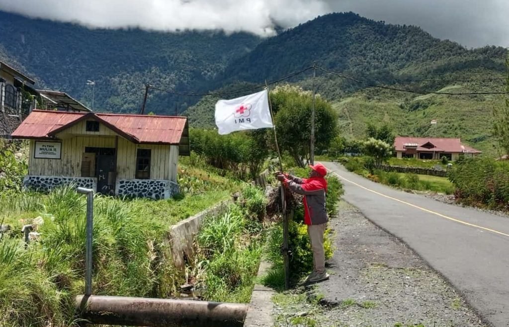 Pasang Bendera PMI 2